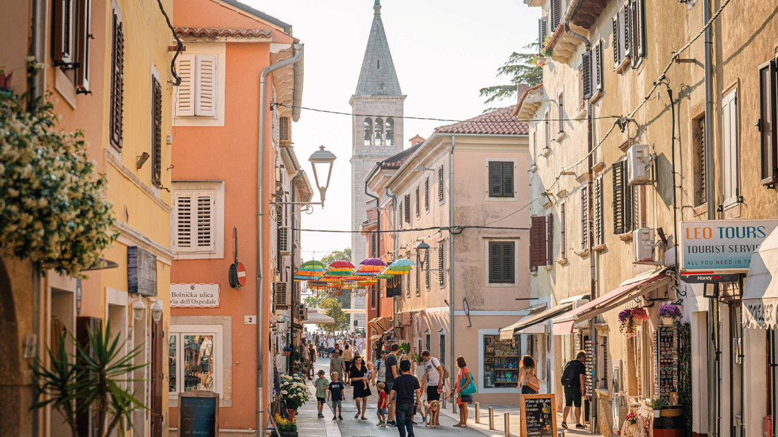 Novigrad u turističkom plusu: Čak 6 % više dolazaka i noćenja do kraja lipnja