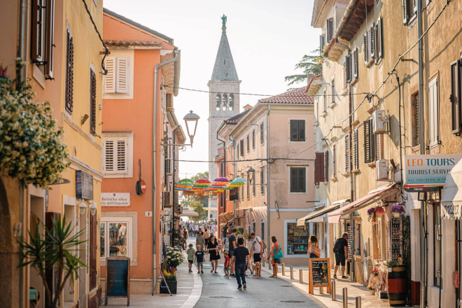 Novigrad u turističkom plusu: Čak 6 % više dolazaka i noćenja do kraja lipnja