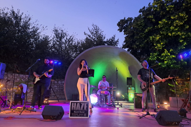 Glazbena večer u znaku soula, bluesa i pop-rocka: koncert grupe Haze Band oživio duh nekadašnje "Školjke" u Rovinju