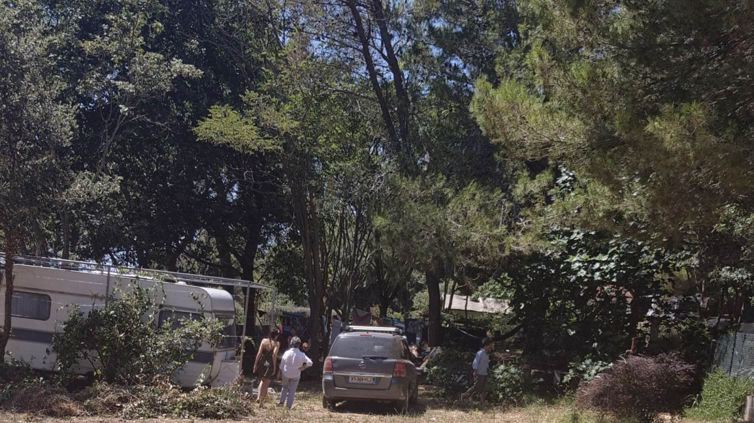 Divlje kampiranje u Premanturi: Mještani zabrinuti zbog sustavnog kršenja zakona