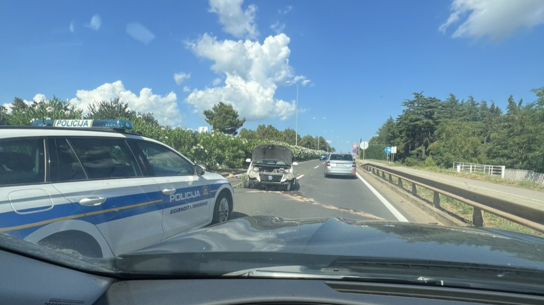 Prometna nesreća kod Lesnine izazvala velike gužve u Puli, jedna osoba je ozlijeđena