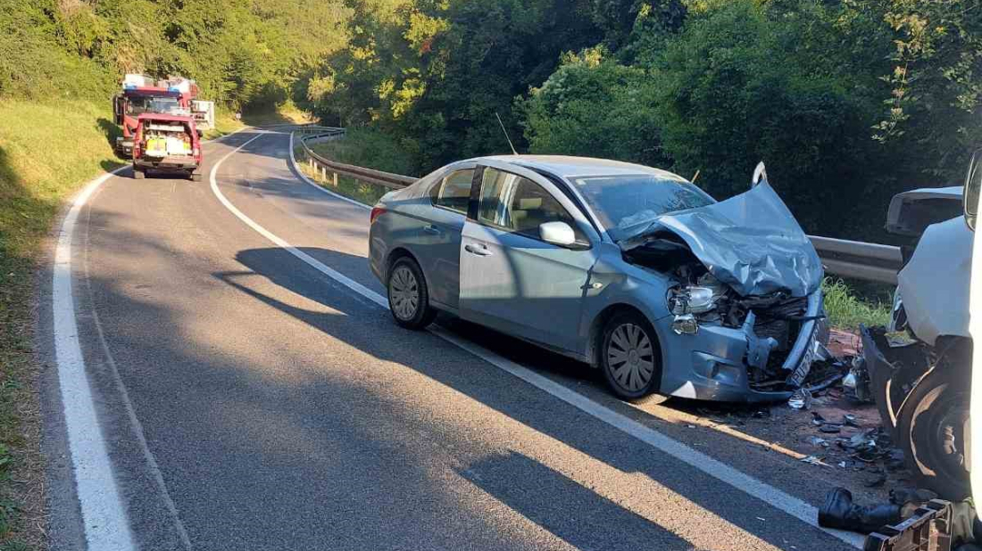 Pet osoba ozlijeđeno u teškoj nesreći kod Limskog kanala, sudjelovala su tri vozila!
