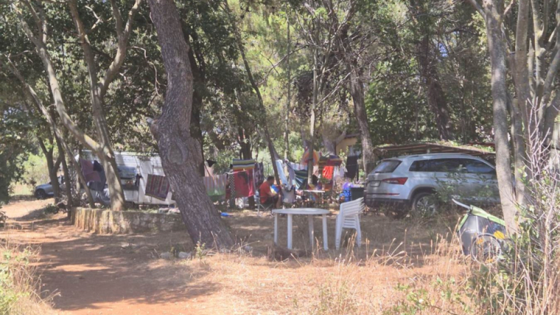 Općina Medulin: Divlje kampiranje u Premanturi je pod nadzorom, a broj prekršitelja u padu