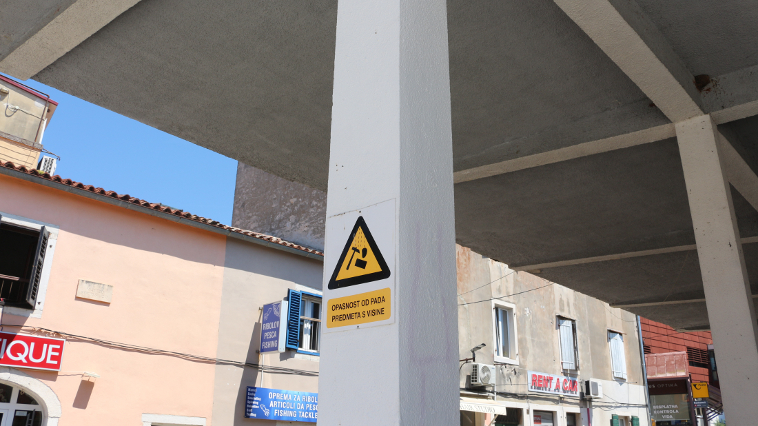 Treba li se dogoditi tragedija u Rovinju? Kada će se urediti oronula nadstrešnica na autobusnom kolodvoru?