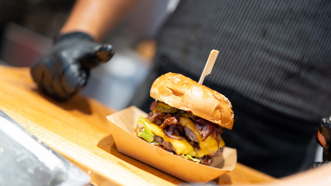 Taste Istria zona - gdje se Istra kuša iz ruke: Burgeri, pizze i autentični street food u srcu umaškog turnira