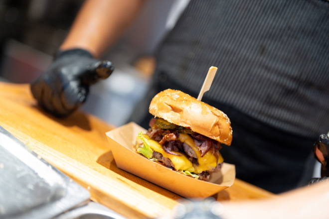 Taste Istria zona - gdje se Istra kuša iz ruke: Burgeri, pizze i autentični street food u srcu umaškog turnira