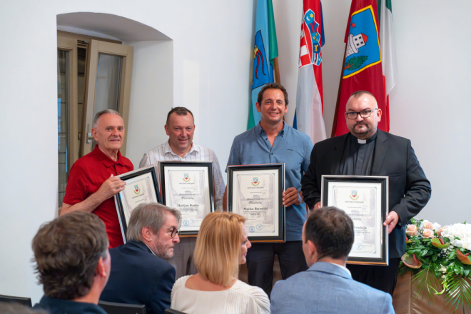 U Višnjanu dodijeljena priznanja najboljim učenicima i plakete zaslužnim građanima