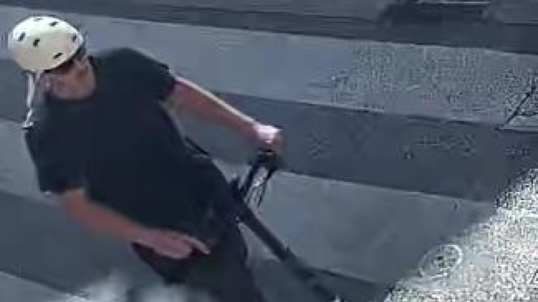 POLICIJA TRAŽI SVJEDOKE! U Puli romobilom pokosio pješaka i teško ga ozlijedio, a onda pobjegao