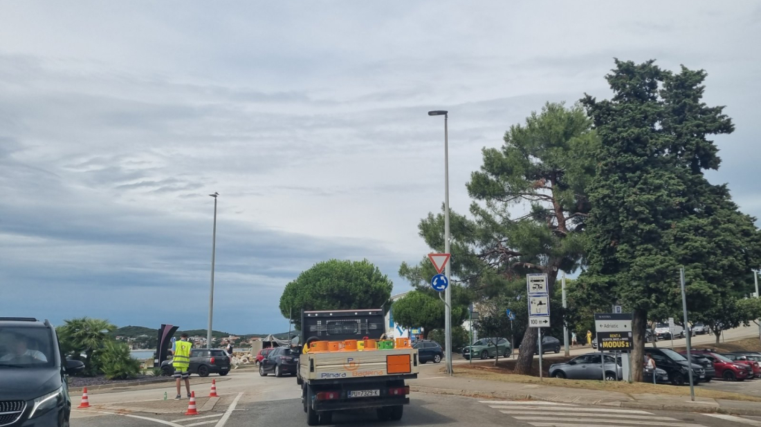 VOZAČI, OPREZ! Zbog lošeg vremena pojačan promet u Rovinju – mogući su kolone i zastoji!