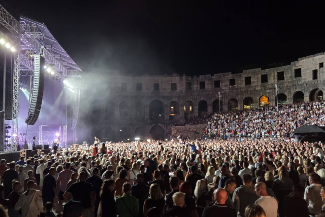 Bryan Adams priredio spektakl u pulskoj Areni: Dvosatni koncert za pamćenje