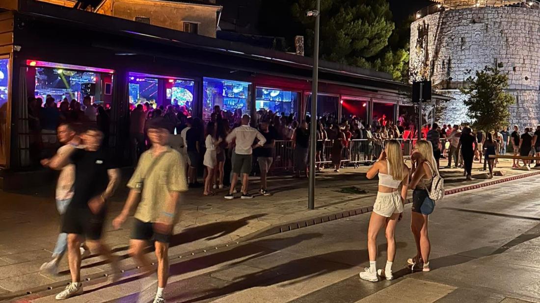 Policija uhitila još četvoricu napadača na mladog Slovenca, najmlađi ima 21 godinu!