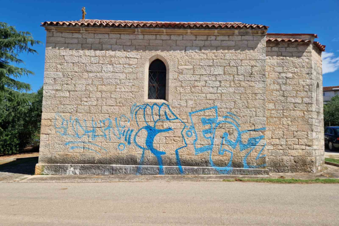 SRAMOTAN ČIN U ROVINJU: Vandali išarali crkvicu Gospe Karmelske