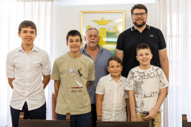Gradonačelnik Peđa Grbin primio mlade šahovske prvake ŠK Pula i čestitao im na uspjehu