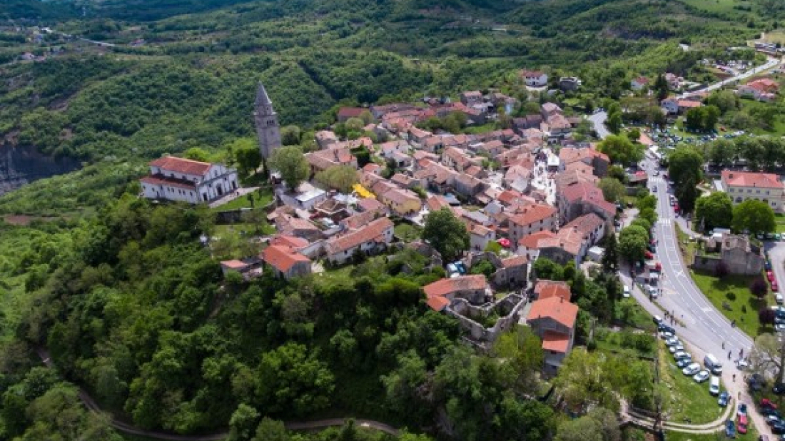 Raspela akademika Kažimira Hraste: Umjetnost u znaku duhovnosti stiže u Gračišće ovog utorka