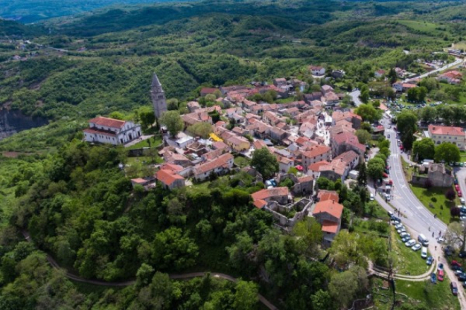 Raspela akademika Kažimira Hraste: Umjetnost u znaku duhovnosti stiže u Gračišće ovog utorka