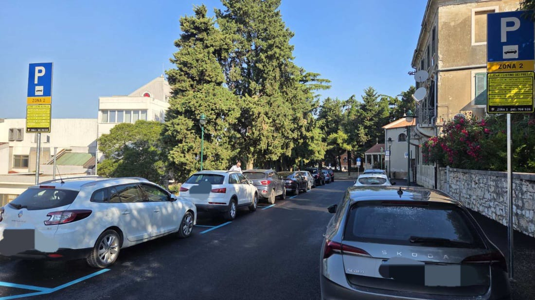 Rovinj: Zbunio građane, ali donosi sigurnost – što stoji iza šireg nogostupa u Ulici Carducci?