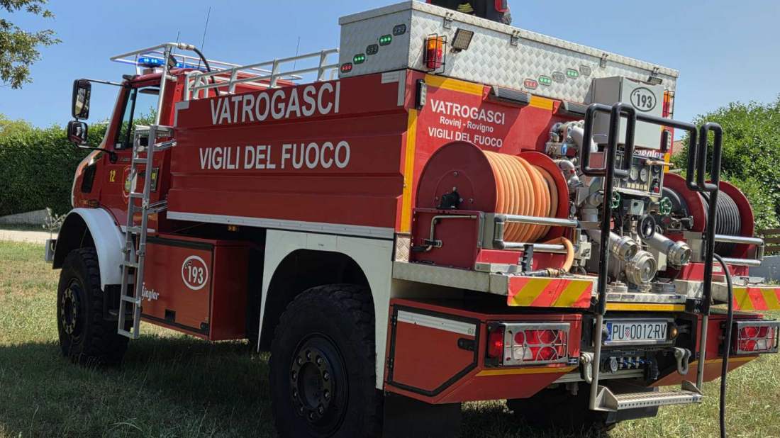Rovinjski vatrogasci intervenirali zbog požara kod Krmeda, požar brzo stavljen pod nadzor!