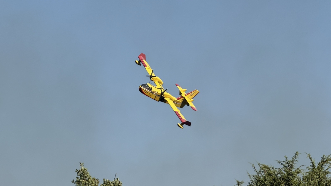 NA TERENU I KANADERI Požar ponovno buknuo kod Marčane, vatra ide prema Pinezićima