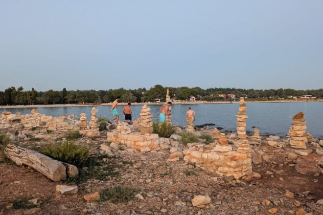 Turisti ugrožavaju zaštićeni lokalitet Sipar kod Umaga: 'Naš kulturni biser nestaje pred očima!'