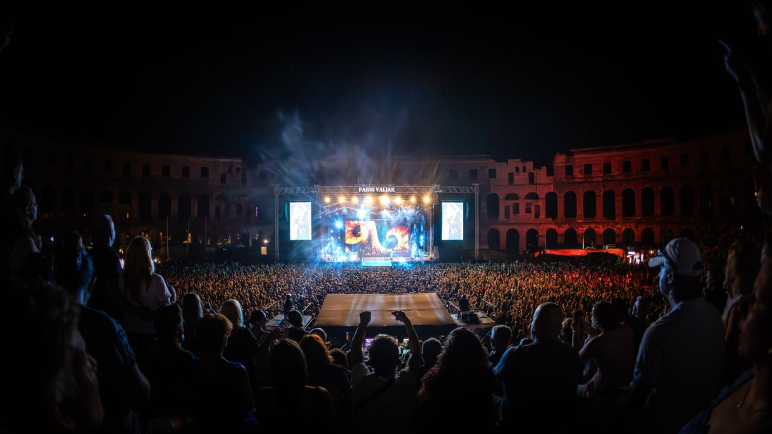 Dugovječnost u punom sjaju: Parni Valjak održao veličanstveni koncert u prepunoj pulskoj Areni