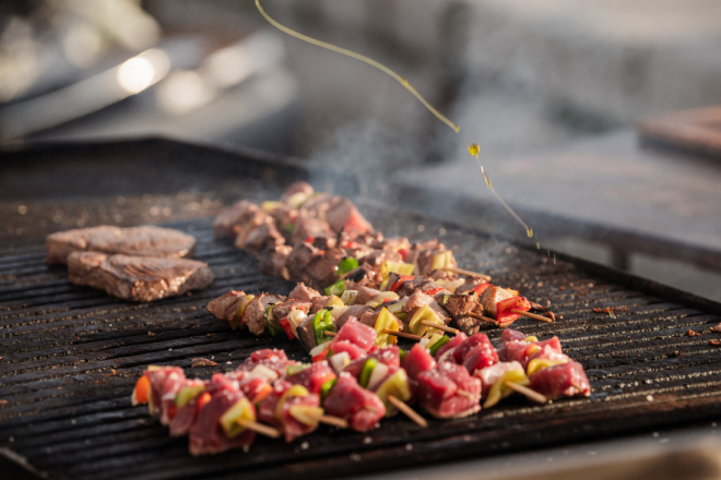 Što za večeru? Tuna steak ili ražnjić s tunom i povrćem na Tunafestu u Rovinju!