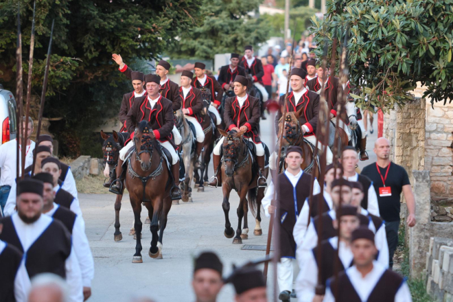 Barban spreman za jubilarno 50. izdanje Trke na prstenac: Evo kako se pripremaju konjanici i kopljonoše