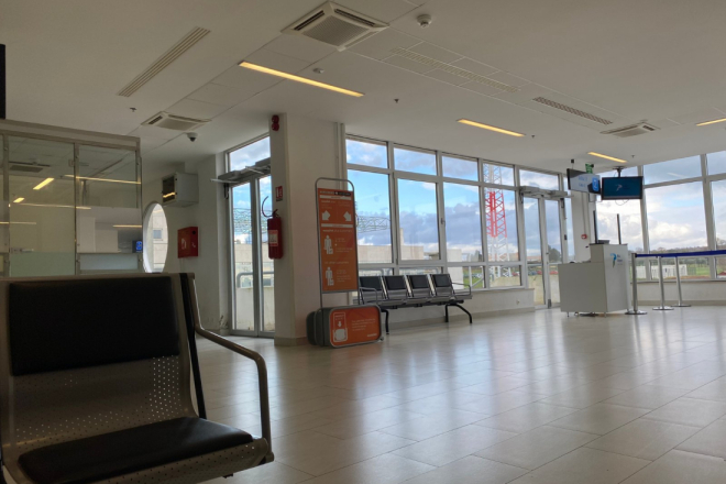 Nesvakidašnji incident u Zračnoj luci Pula: Muškarac ugrizao muškarca i pritom ga ozlijedio!