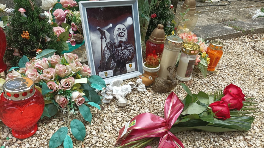 Aki Rahimovski dobiva spomenik u Puli?