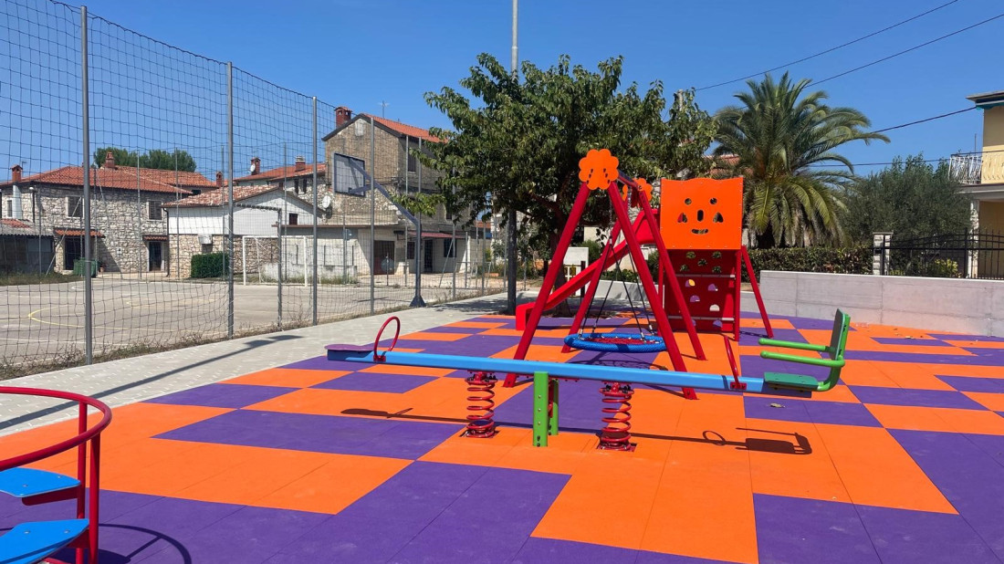 Umag-grad djece: Mališani naselja Petrovija od danas uživaju u novom dječjem igralištu