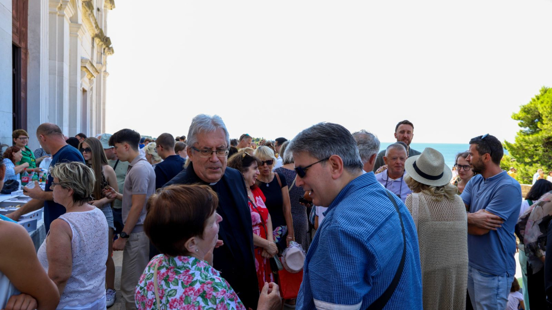 FOTO: Mons. Vilim Grbac oprostio se od Rovinja nakon deset godina službe