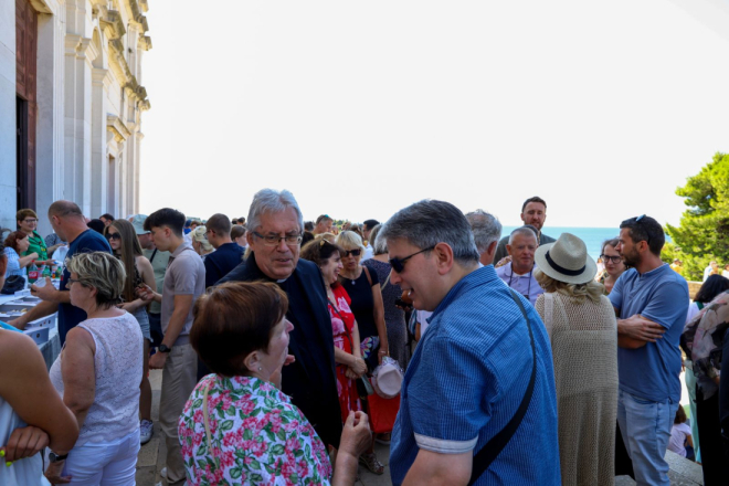 FOTO: Mons. Vilim Grbac oprostio se od Rovinja nakon deset godina službe