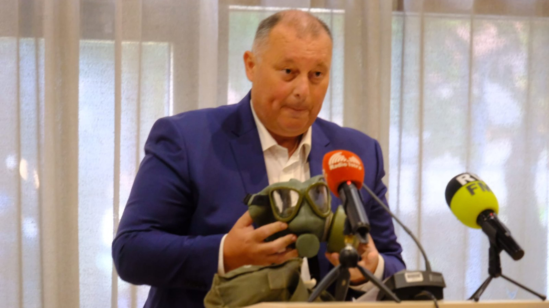 Crnobori na Skupštini izvadio gas masku, Flego uvodi nova pravila!