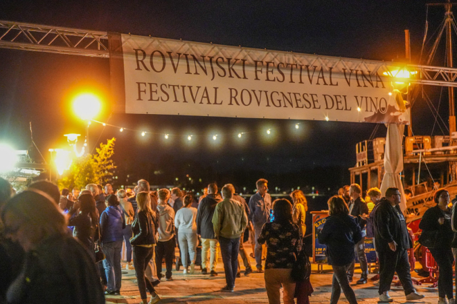 Subota u Rovinju uz besplatan ručak za umirovljenike, besplatne vožnje vlakićem i Rovinjski festival vina!