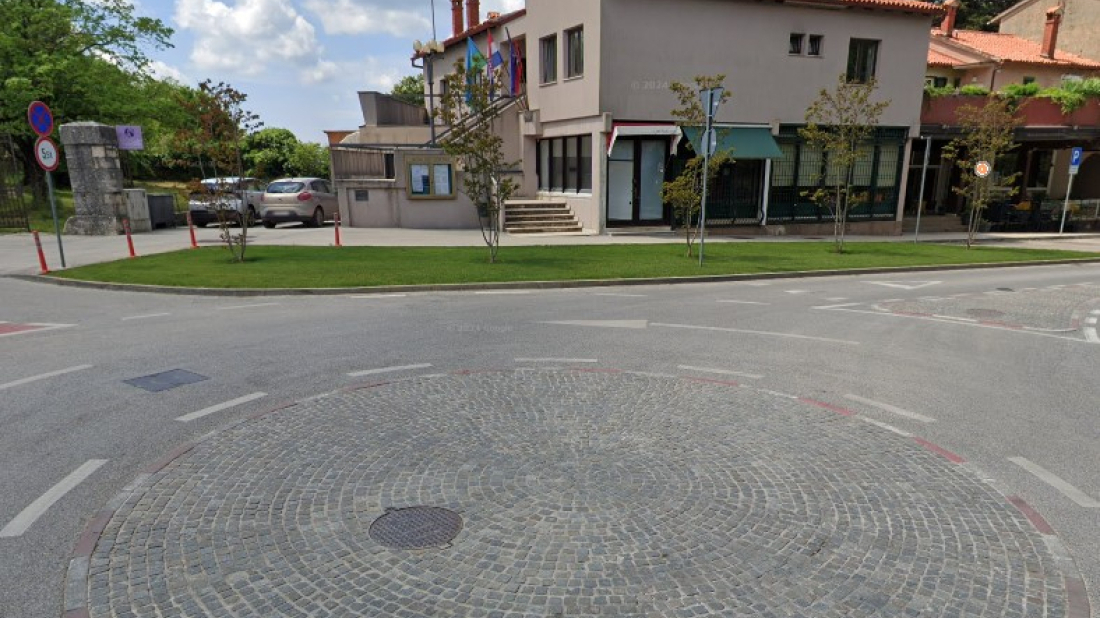Kaos u kružnom toku u Žminju: Pijan vozač driftao i pokušao pobjeći policiji, sad mu prijeti zatvor