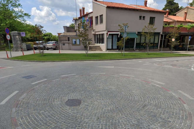 Kaos u kružnom toku u Žminju: Pijan vozač driftao i pokušao pobjeći policiji, sad mu prijeti zatvor