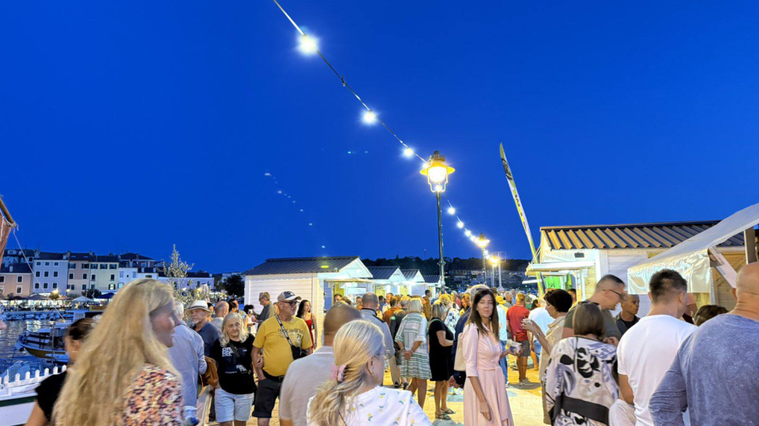 FOTO/VIDEO: Festival istarske supe u Rovinju privukao rekordan broj ekipa i posjetitelja na Mali mol!