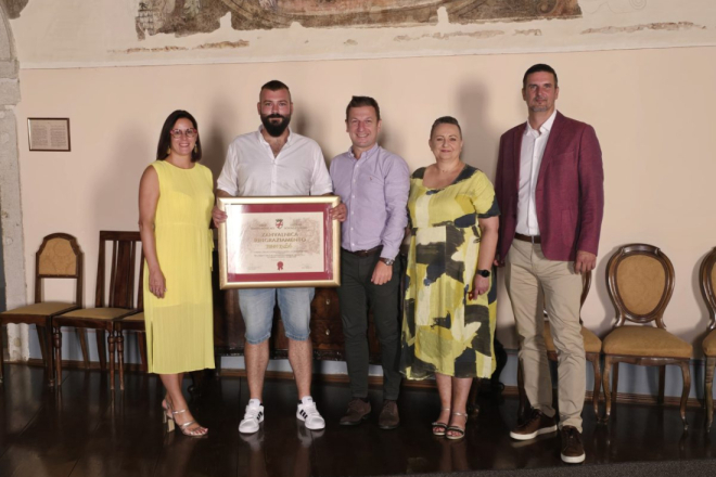 Kapetanu Diegu Ružiću iz Rovinja uručeno priznanje za hrabru reakciju tijekom velikog nevremena