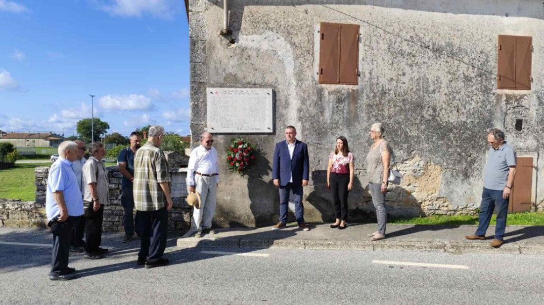 Polaganjem vijenca i minutom šutnje u Kanfanaru odana počast žrtvama iz 1943. godine