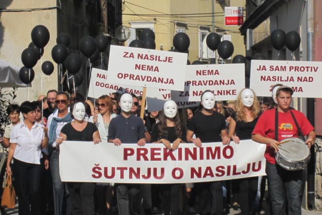 Pula obilježava Nacionalni dan borbe protiv nasilja nad ženama tradicionalnim mimohodom