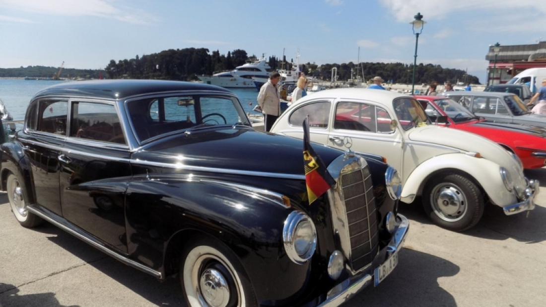 TRKA OLDTIMERA PO STAROM GRADU Posljednji Mercedes iz 1932. na svijetu stiže večeras u Rovinj!