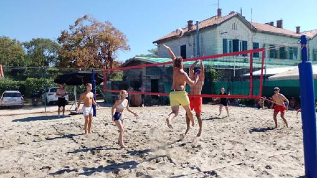 Devet ekipa iz Istre na turniru u odbojci na pijesku u Rovinju, evo tko je pobijedio