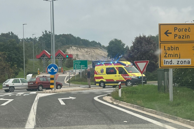 Foto: Prometna nesreća na izlazu s Ipsilona kod Pazina