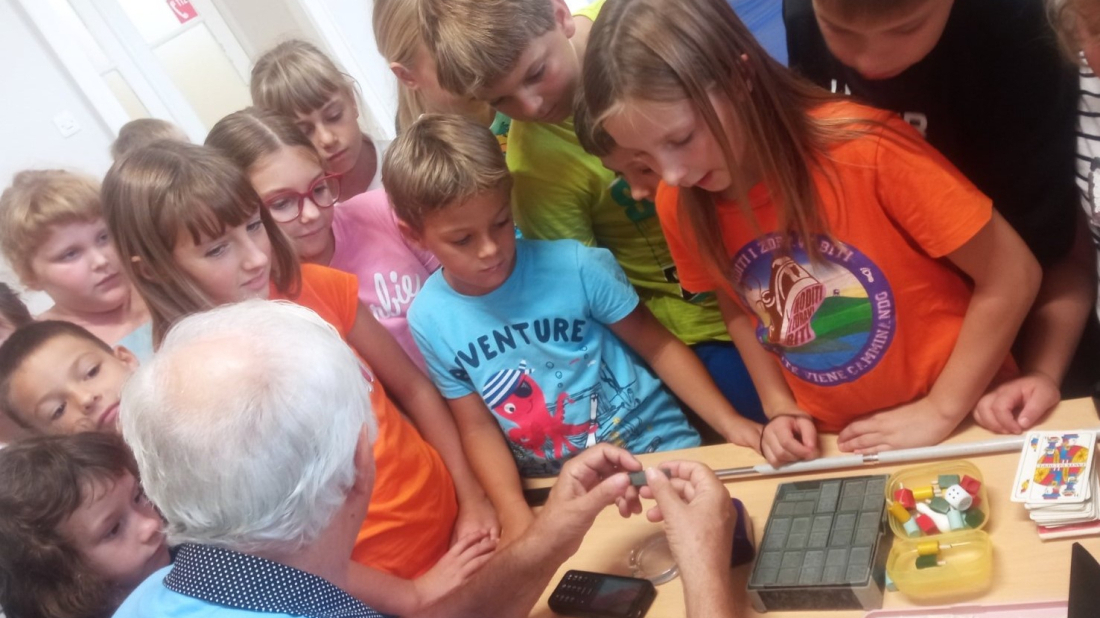 Djeca u Vodnjanu i Galižani učila o životu slijepih osoba