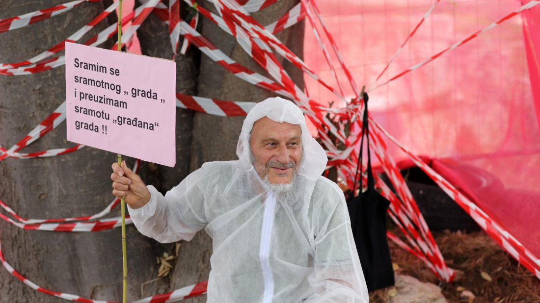 Pino Ivančić performansom protiv gradnje kod Arene