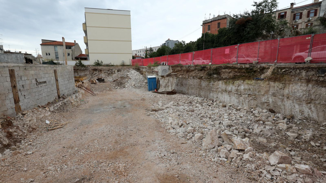 Sporna gradnja pokraj pulske Arene: Grad podnio kaznenu prijavu, investitor tvrdi da gradi legalno