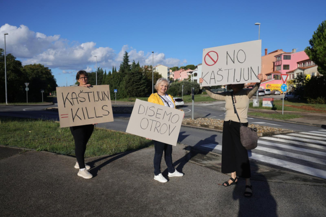 "I DJECA DIŠU ISTI ZRAK!" Građani Pule prosvjeduju zbog smrada s Kaštijuna
