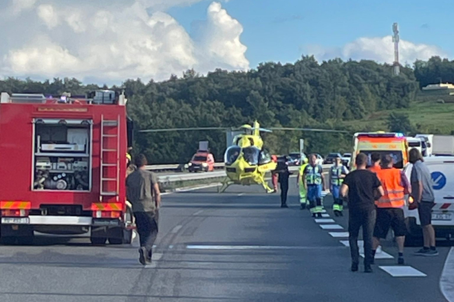 DRAMA NA IPSILONU: Helikopter hitne sletio među automobile – spašavali dijete!