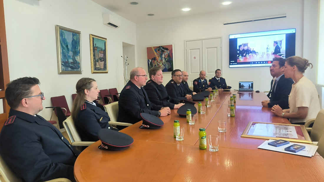Foto: Obilježena 10. godišnjica suradnje rovinjskih i leonberških vatrogasaca
