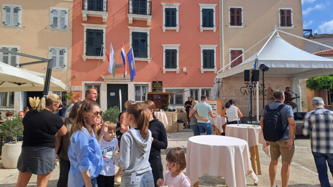 FOTO: Dan amareta u Vrsaru oduševio uz bogat program i tradicionalne slastice