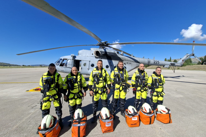 Istarski vatrogasci se spuštali s lebdećeg helikoptera